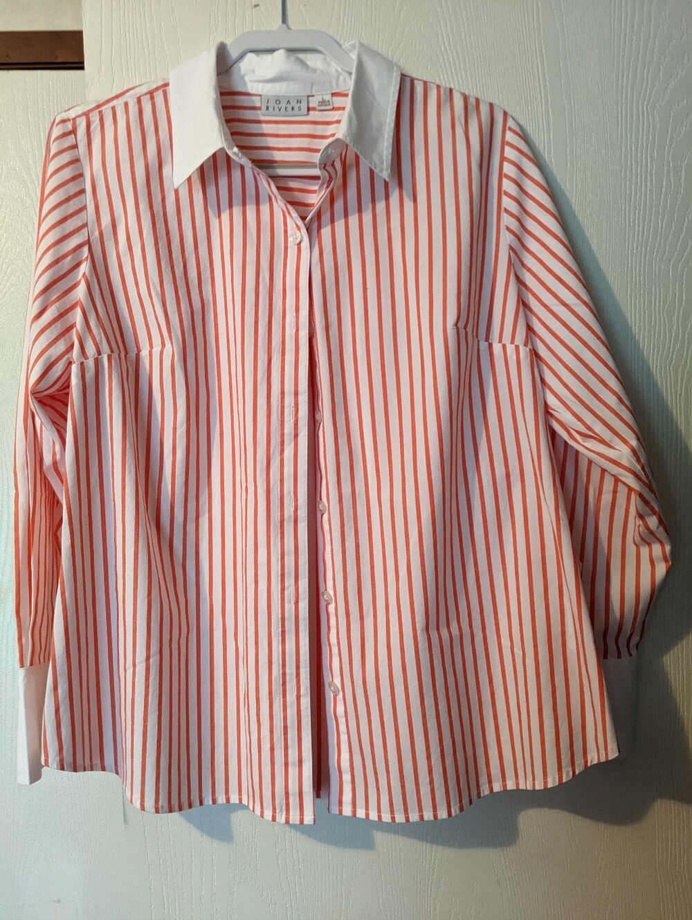 Women's button-up collared shirt